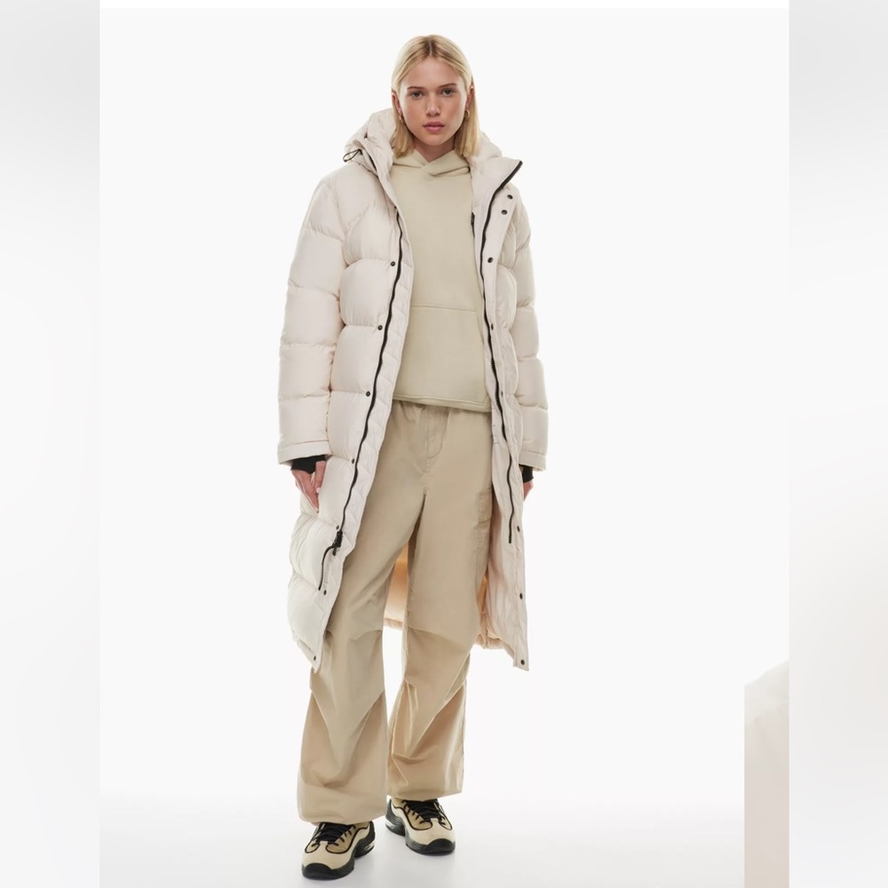 Aritzia No Tags. (Worn once). Excellent condition. Very Warm. Goose Coat.